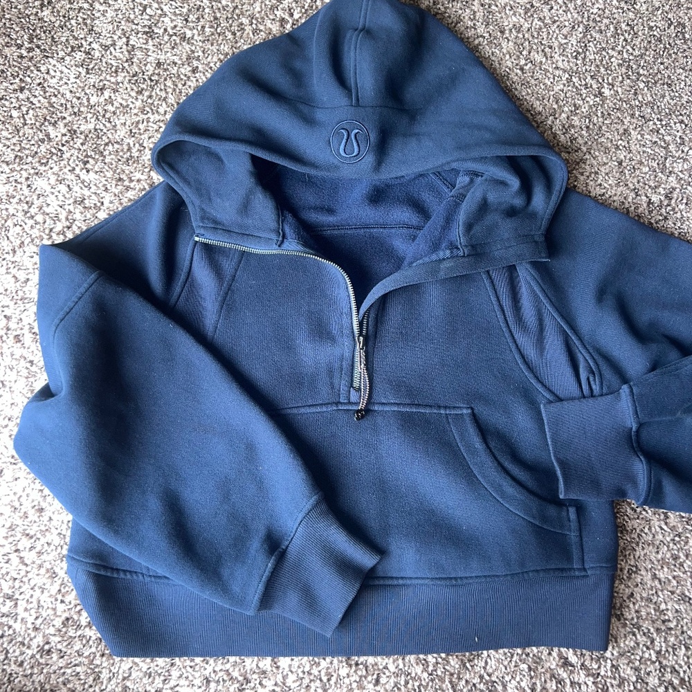 Lululemon true navy half zip scuba crop XS/S